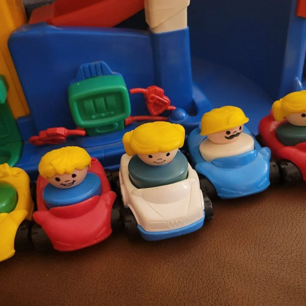 Vintage Fisher Price 1995 Little People Parking Garage with Elevator, cars ppl - Picture 3 of 12